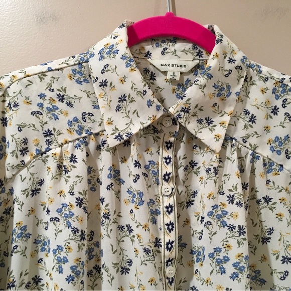 max studio Top Blouse Women’s Small floral Ivory Blue Button Boho Cottage - Picture 3 of 6